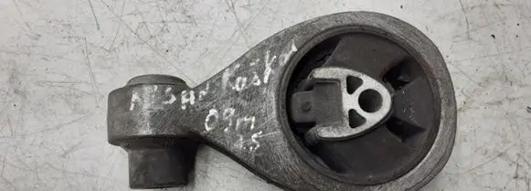 Nissan Qashqai Engine mount bracket