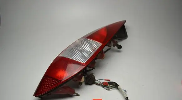 Ford Mondeo Mk III Rear/tail lights 1S7113404C 0374A