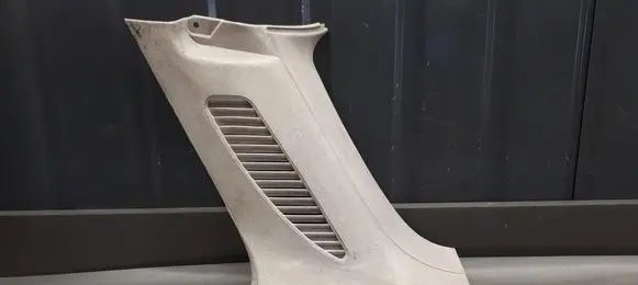 Ford Focus (C) pillar trim