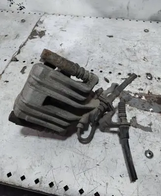 Volkswagen Golf V Front brake caliper