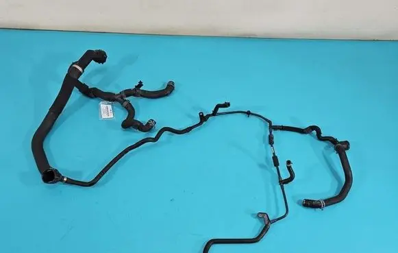Engine coolant pipe/hose