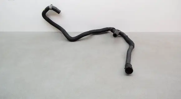 Engine coolant pipe/hose
