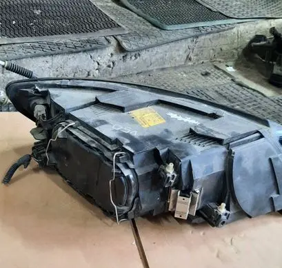 Volvo V50 Headlight/headlamp 30698885