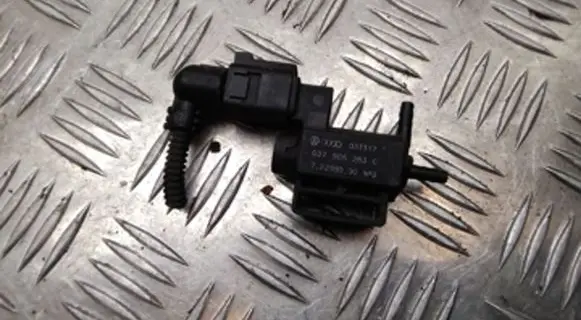 Volkswagen Golf V Vacuum valve 037906283 72288000