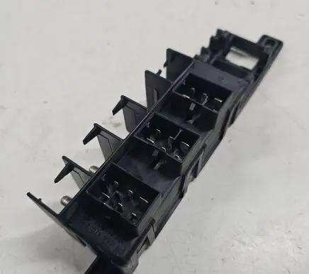 Audi A6 S6 C5 4B Fuse module 8L0941822A