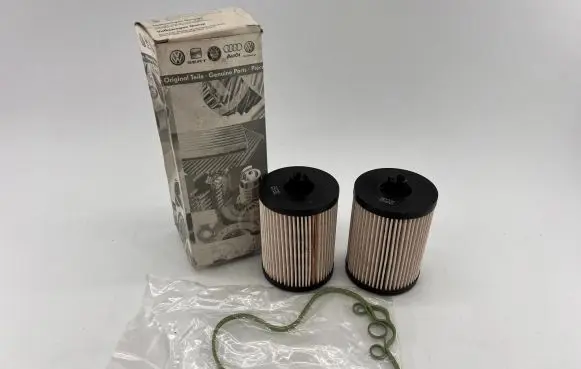 Volkswagen Touareg I Oil filter cover 7L6127434
