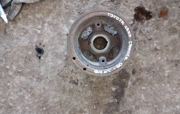 Toyota Land Cruiser (J120) Crankshaft pulley