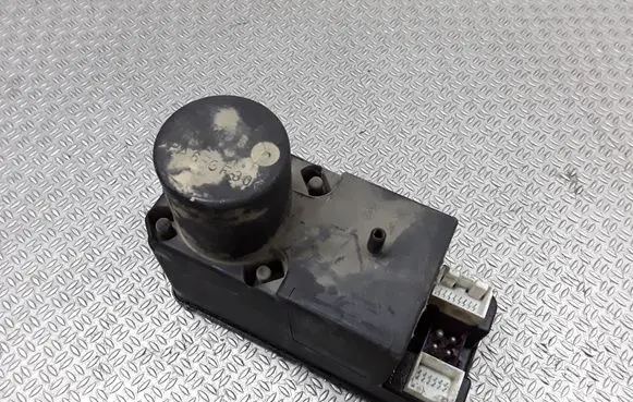 Audi A4 S4 B5 8D Central locking vacuum pump 4A0862257J