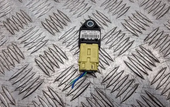 Toyota Avensis T250 Airbag deployment crash/impact sensor 8983305010 076312511E