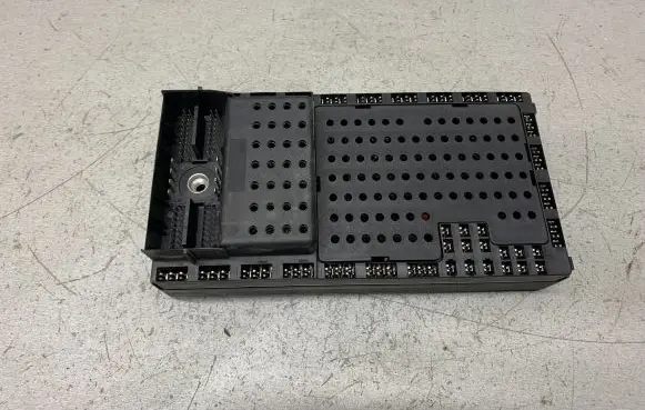 Volvo S80 Fuse module 9494673