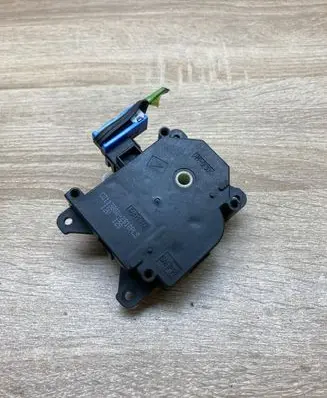Toyota Auris 150 Air flap motor/actuator 1138002810