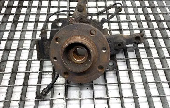 Renault Clio IV Front wheel hub spindle knuckle
