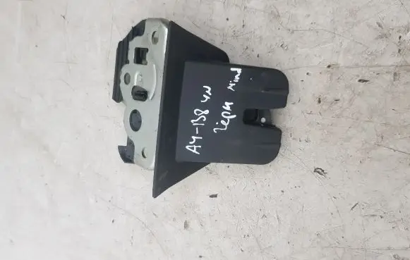 Loading door lock