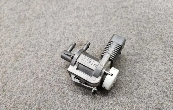 Audi A4 S4 B8 8K Turbo solenoid valve 1K0906283