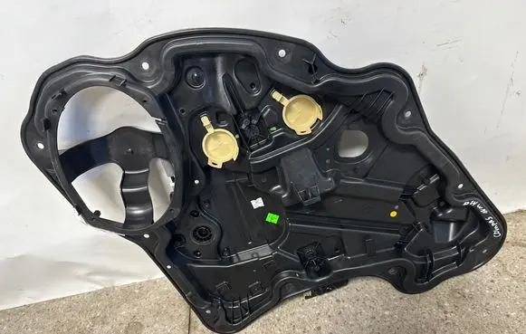 Rear window lifting mechanism without motor