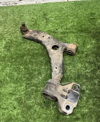 Ford Focus Front control arm BV613A262AAA