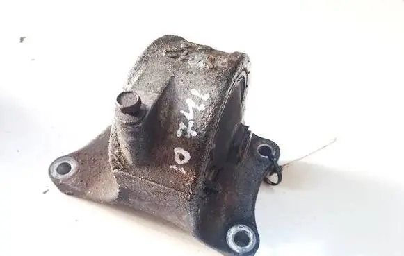 Nissan Almera Tino Engine mount bracket 