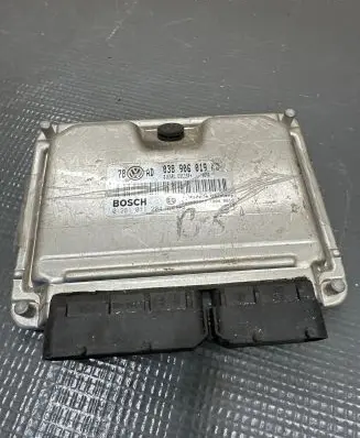 Volkswagen PASSAT B5.5 Engine control unit/module 038906019KS 0281011204 038906019KC