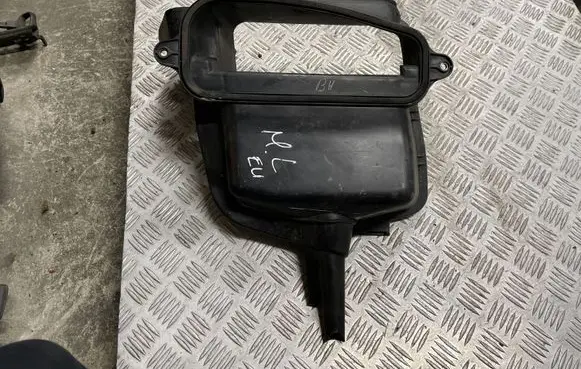 Mercedes-Benz ML W164 Air filter box cover A1648300040