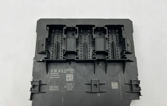 Volkswagen PASSAT B7 Comfort/convenience module 3AA937087H