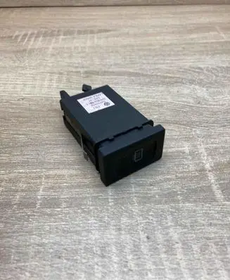 Volkswagen PASSAT B5 Windscreen/window heater switch 3B0959621E
