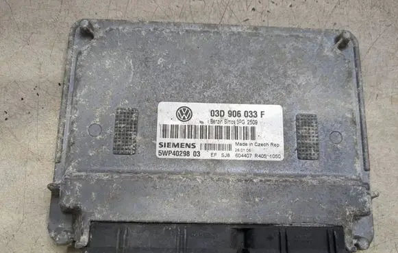 Volkswagen Polo V 6R Engine control unit/module 03D906033F 5WP4029803 3PG2509