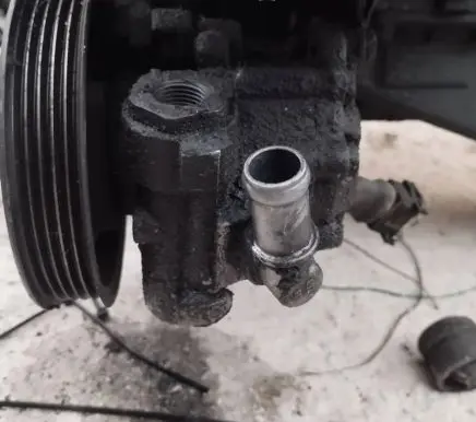 BMW 5 E39 Power steering pump
