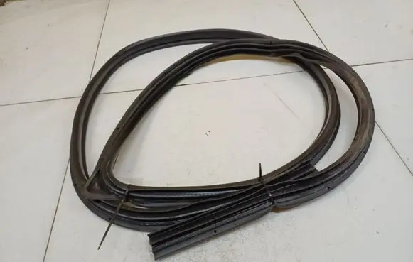 Nissan Primera Rubber seal front coupe door