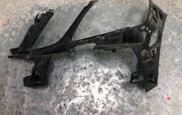 Mercedes-Benz E W212 Front bumper mounting bracket A2128850365BILI A2128850365