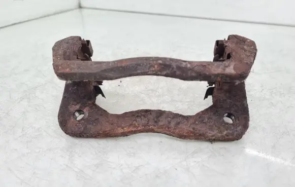 Land Rover Freelander Front Brake Caliper Pad/Carrier 