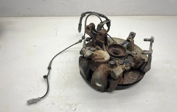 Peugeot 3008 II Front wheel hub spindle knuckle 1647857080