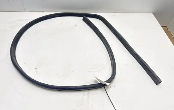 Mercedes-Benz ML W164 Engine compartment rubber 