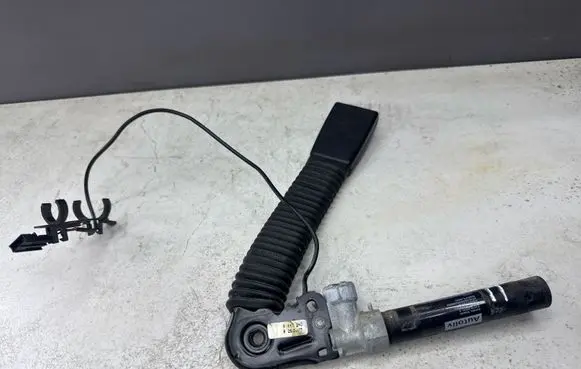 BMW 5 E60 E61 Front seatbelt buckle 561272102K