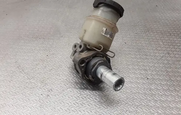 Master brake cylinder