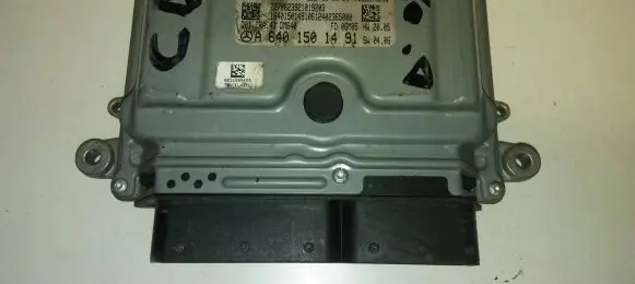 Mercedes-Benz B W245 Engine control unit/module A6401501491 1039S15059 0281013561