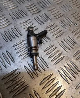 Audi A4 S4 B9 Fuel injector 06L906036K