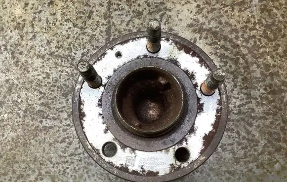 Rear wheel hub