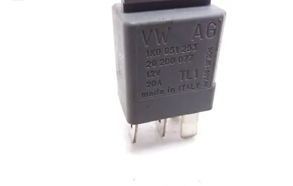 Skoda Octavia Mk2 (1Z) Hazard warning light relay 1K0951253 29200077