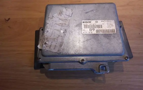 Peugeot 406 Engine control unit/module 0261204063 9624518380