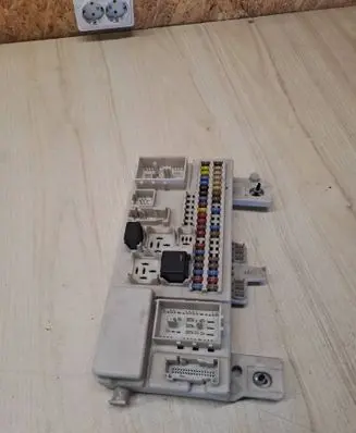 Volvo S40 Fuse module 8690719 519096119 00155882