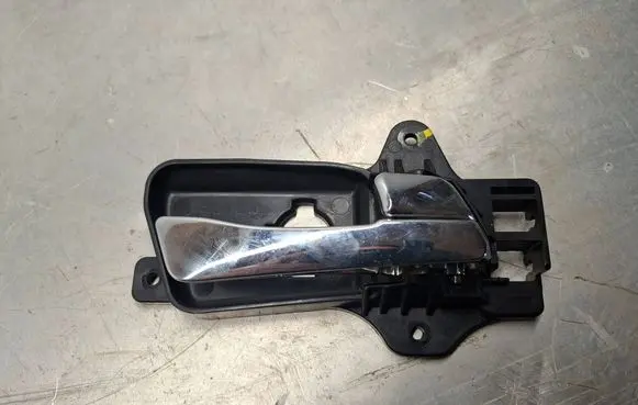 Hyundai i30 Front door interior handle 82623FD000