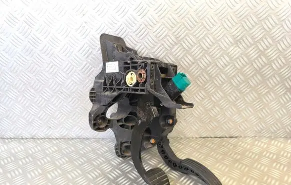Renault Trafic III (X82) Accelerator throttle pedal 465016415R