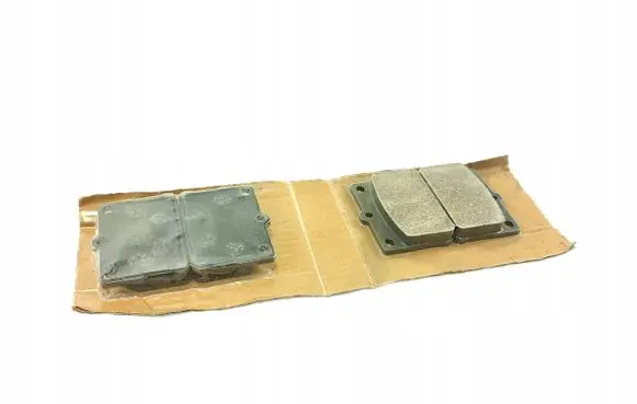 Mitsubishi L200 Brake pads (front) MB895161