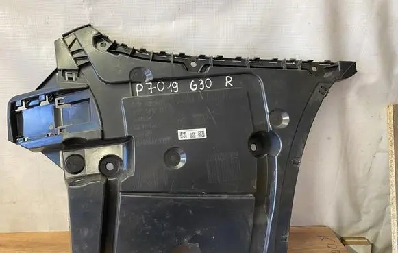 BMW 5 G30 G31 G38 Rear bumper mounting bracket 8098690