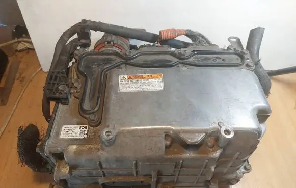 Voltage converter inverter