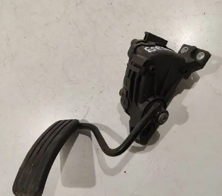 Accelerator throttle pedal