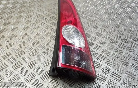 Renault Espace IV Rear/tail lights 8200027152