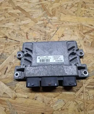 Renault Clio III Engine control unit/module 8201077701