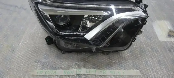 Toyota RAV 4 (XA40) Headlight/headlamp