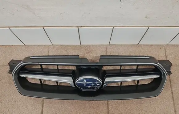 Subaru Legacy Front bumper upper radiator grill